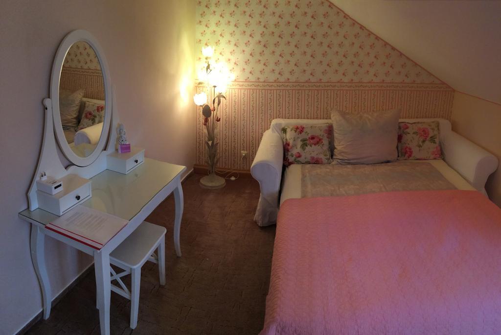 Apartment Ferienwohnung Rosentee Munich